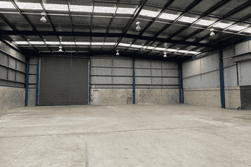 Strictly Warehouse | 717m²