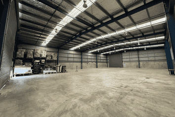 Strictly Warehouse | 717m²