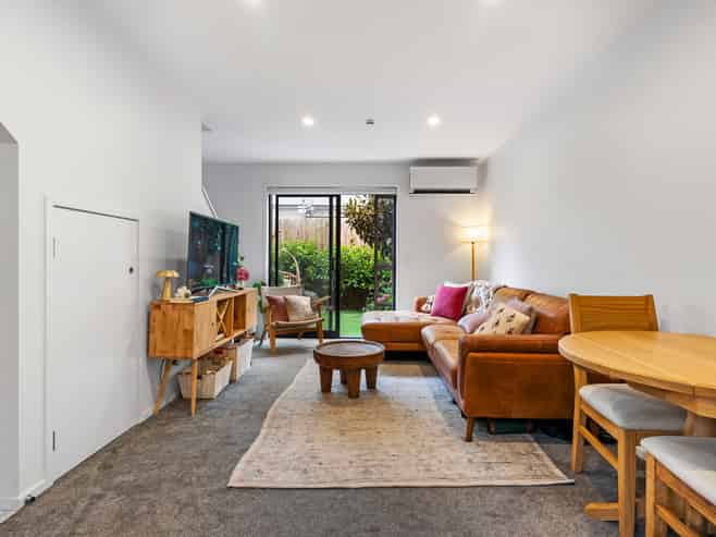 10/10 Yeovil Road, Te Atatu Peninsula