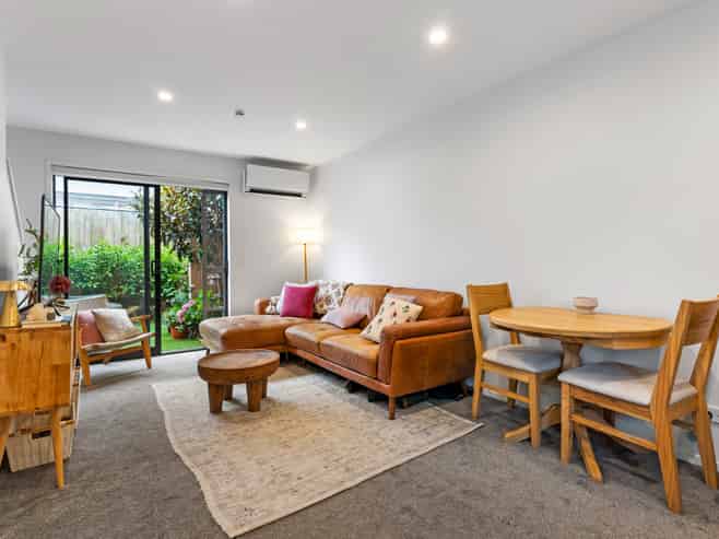 10/10 Yeovil Road, Te Atatu Peninsula