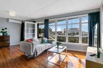  2/276 Rosebank Road, Avondale