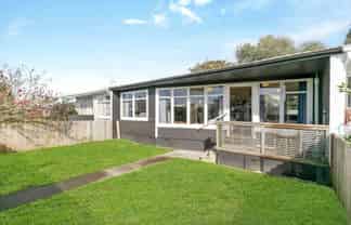  2/276 Rosebank Road, Avondale