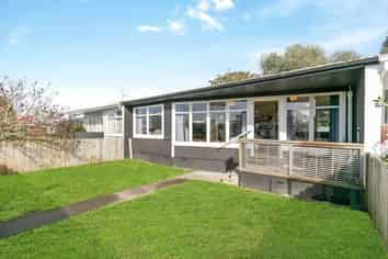  2/276 Rosebank Road, Avondale