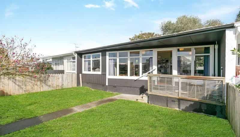  2/276 Rosebank Road, Avondale