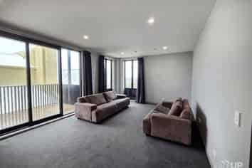 305/2 Launch Road, Hobsonville