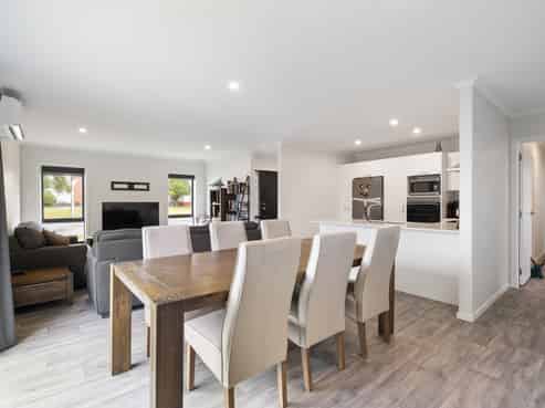 61 Wilson Street, Bulls