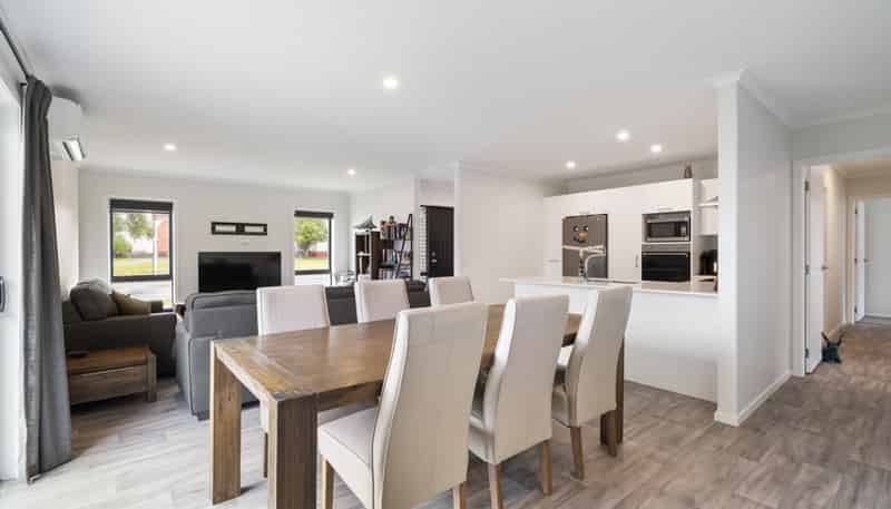 61 Wilson Street, Bulls