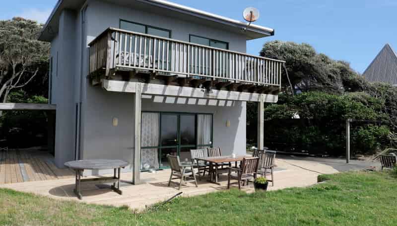 52 The Esplanade, Raumati South