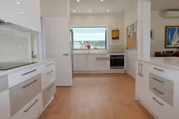 52 The Esplanade, Raumati South