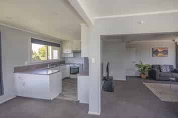 8 Charles Street, Weston