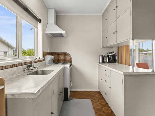 27 Downing Avenue, Pirimai