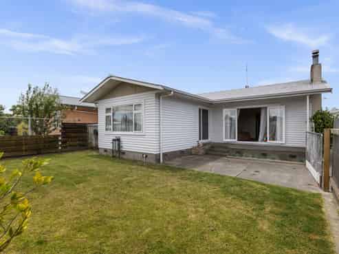 27 Downing Avenue, Pirimai