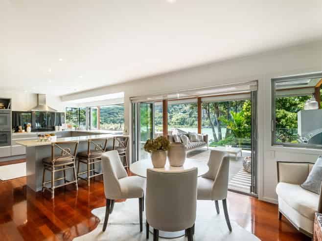 14 Oscar Road, Greenhithe