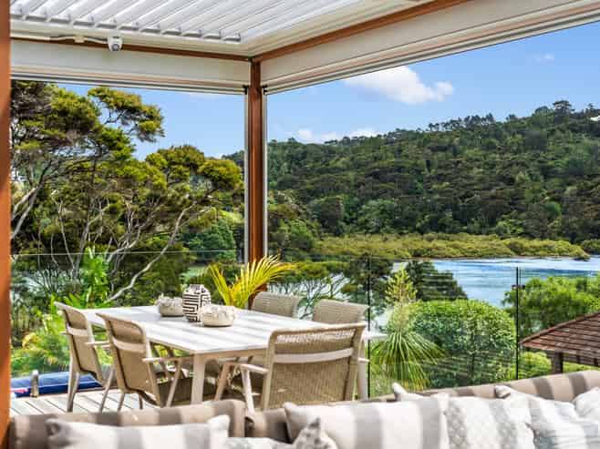 14 Oscar Road, Greenhithe