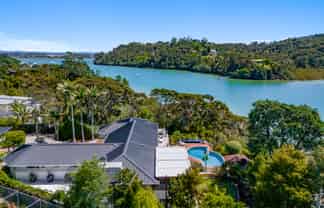 14 Oscar Road, Greenhithe