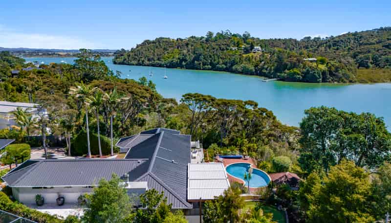 14 Oscar Road, Greenhithe