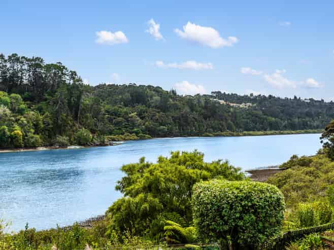 14 Oscar Road, Greenhithe