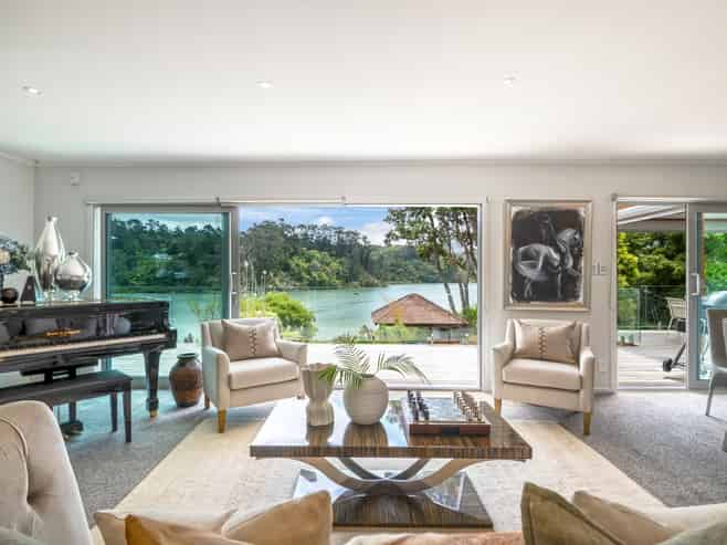 14 Oscar Road, Greenhithe