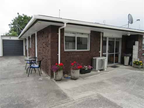 4/4 Princes Street, Levin