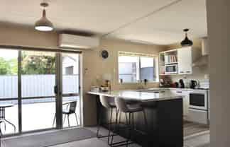 4/4 Princes Street, LEVIN