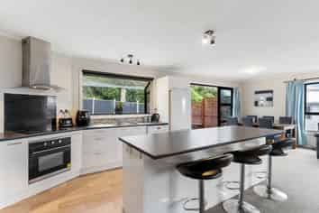 11 Sunhaven Drive, Newlands