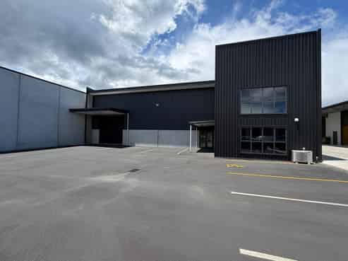 Near new, stand-alone, HIGH PROFILE!