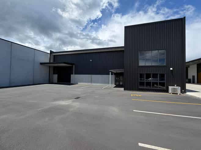 Near new, stand-alone, HIGH PROFILE!