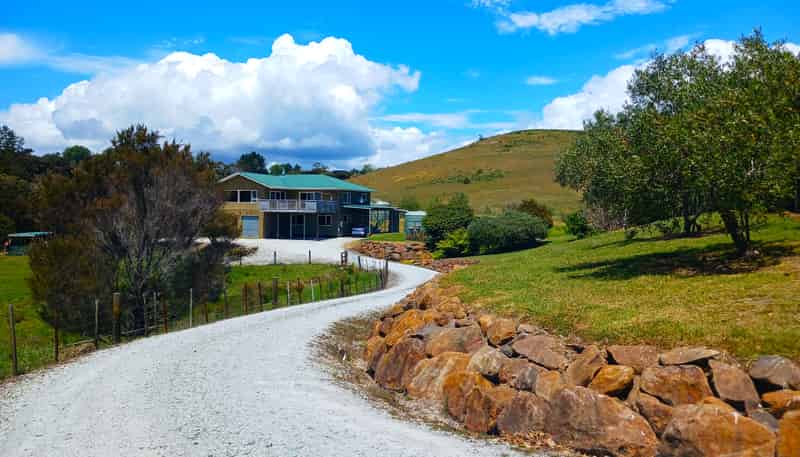 9/11 Ocean View Road, Cable Bay