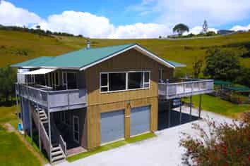 9/11 Ocean View Road, Cable Bay