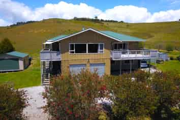 9/11 Ocean View Road, Cable Bay