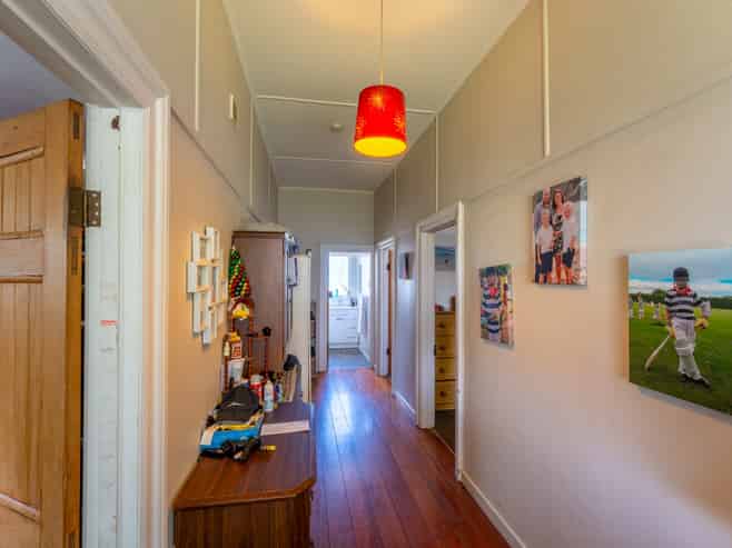 87 Avenue Road, West End