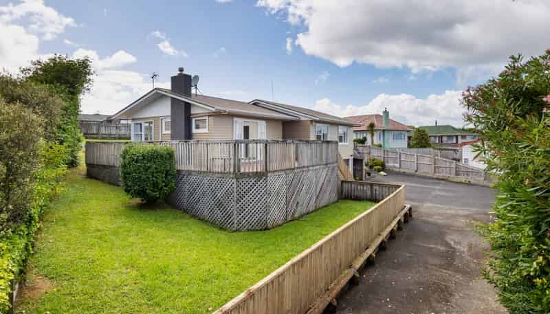 21 Waitaki Street , Henderson