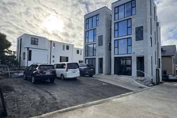 MUST SELL PRE-AUCTION OFFERS CONSIDERED BY 5 JULY