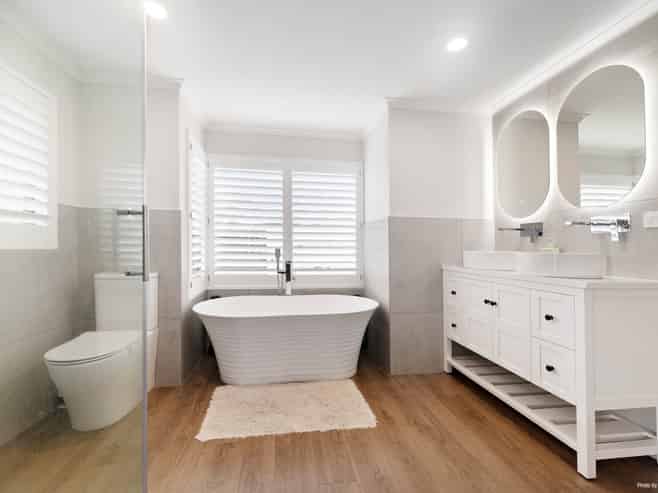 827 Whangaparaoa Road, Manly