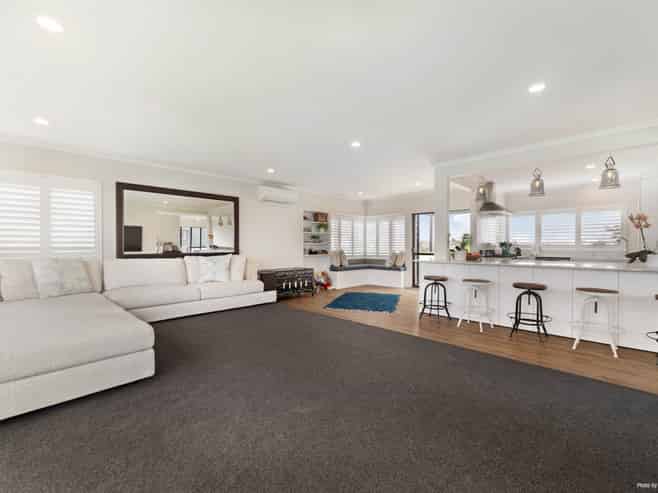 827 Whangaparaoa Road, Manly