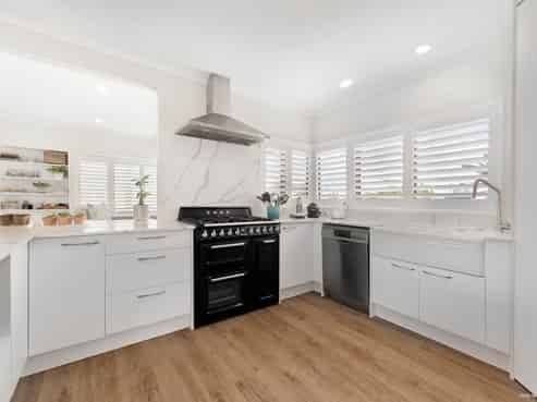 827 Whangaparaoa Road, Manly