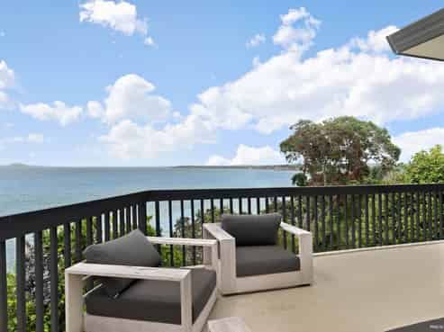 827 Whangaparaoa Road, Manly