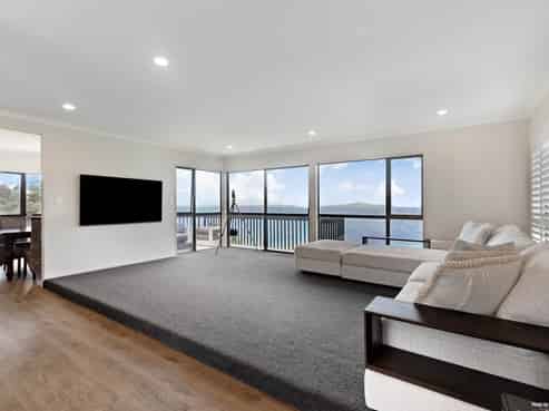 827 Whangaparaoa Road, Manly