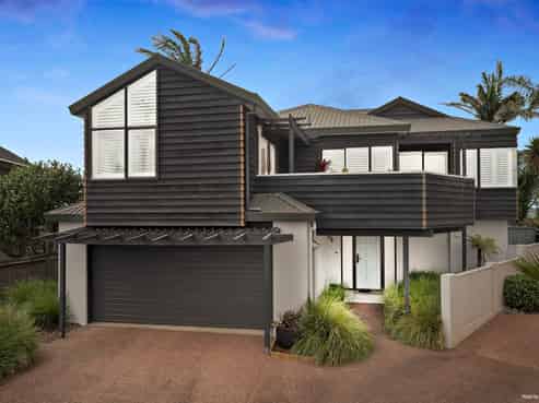 827 Whangaparaoa Road, Manly
