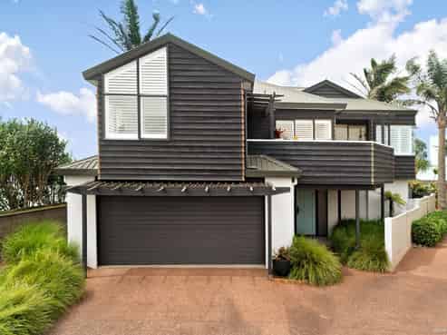 827 Whangaparaoa Road, Manly
