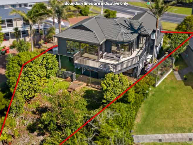 827 Whangaparaoa Road, Manly