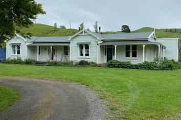 1663 Opaki Kaiparoro Road, Mauriceville