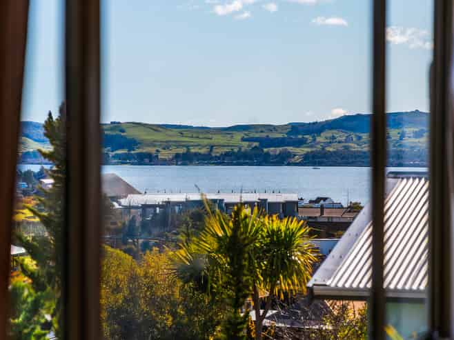 44 Tremaine Avenue, Two Mile Bay