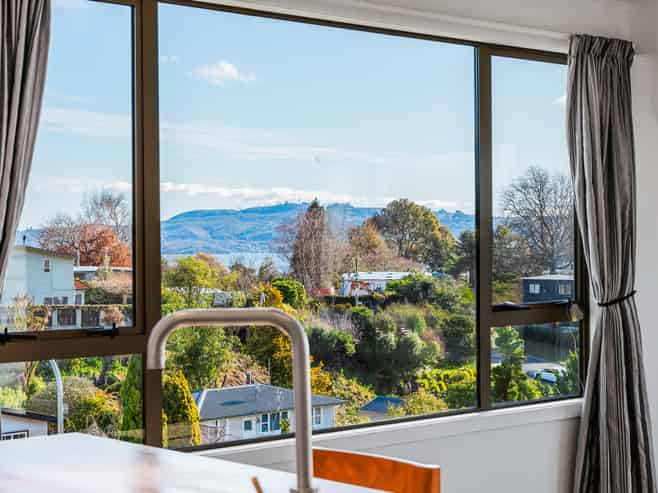 44 Tremaine Avenue, Two Mile Bay