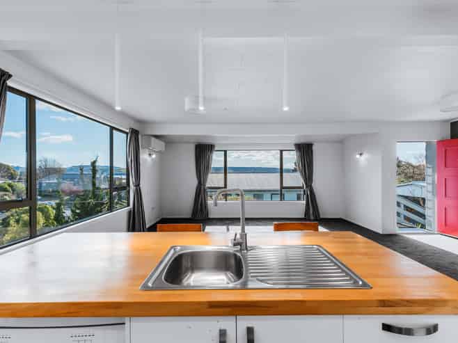 44 Tremaine Avenue, Two Mile Bay