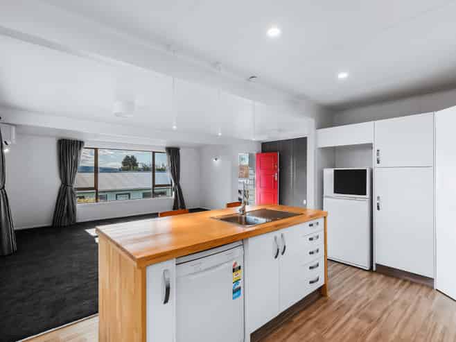 44 Tremaine Avenue, Two Mile Bay