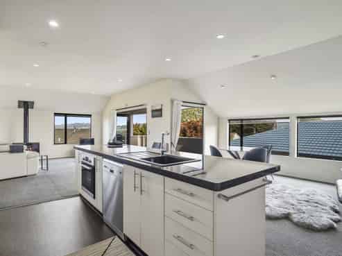 2/7 Ngamotu Road, Hilltop