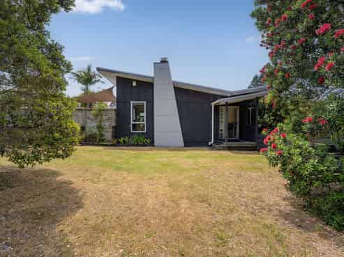 123 Puriri Place, Matarangi