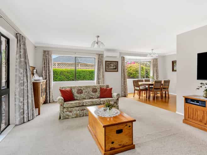 3 Bronte Place, Leamington