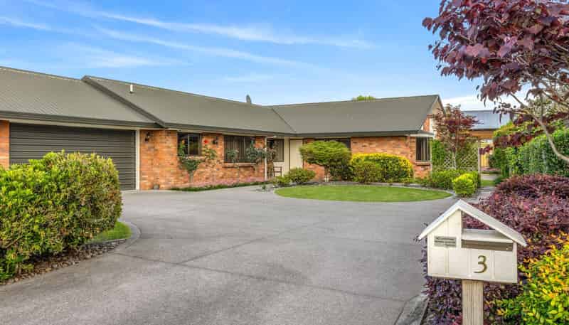 3 Bronte Place, Leamington